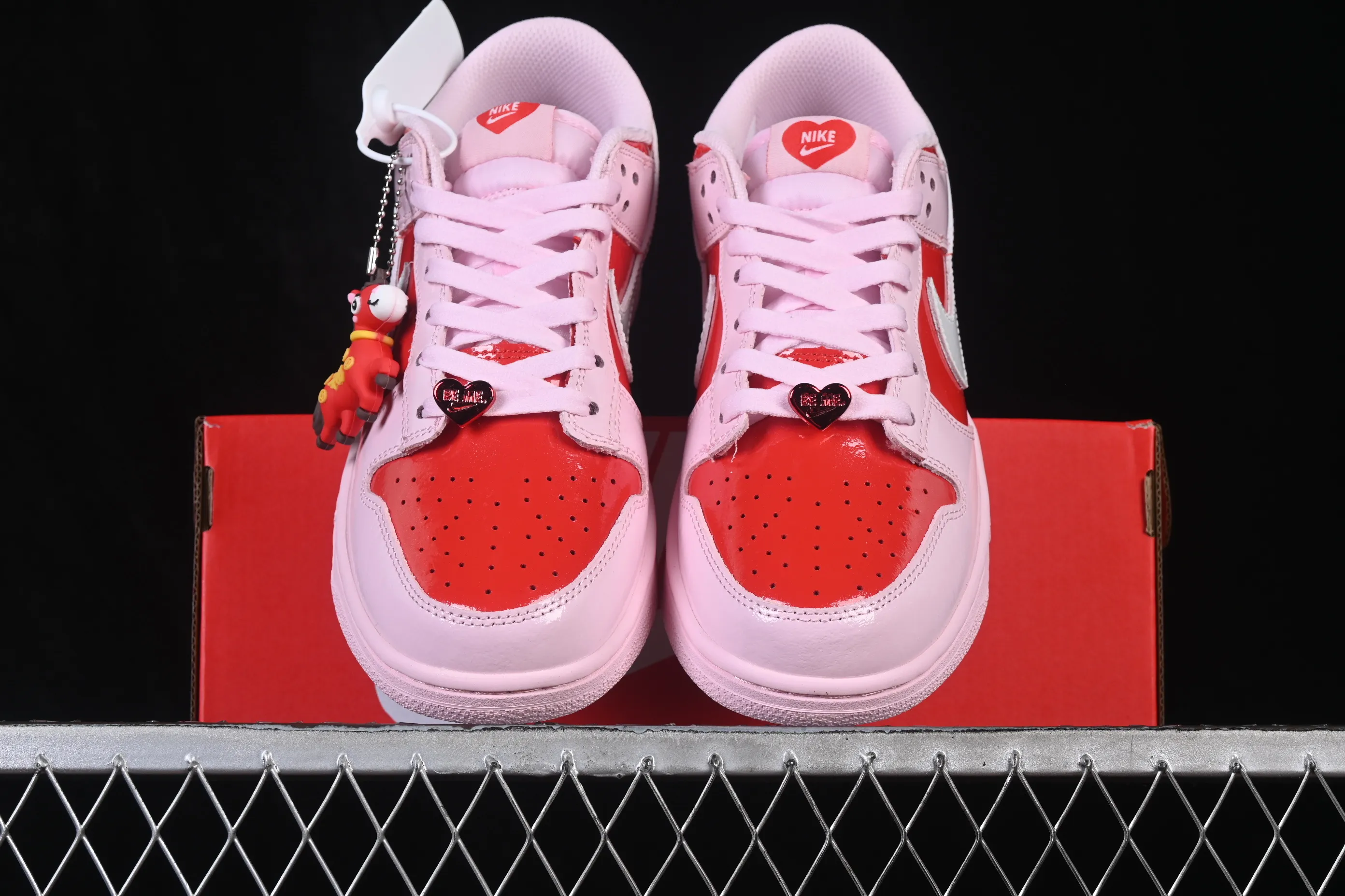 All categories Nk SB Dunk series Nk SB Dunk Low low-top sneakers Nike SB Dunk Low Valentine's Day limited low-top casual skateboard shoes IQ0218-663